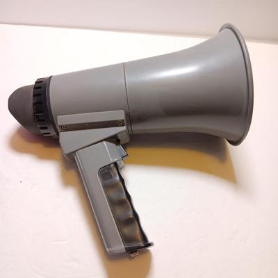 Craftsman 12 volt spotlight and a Realistic power horn