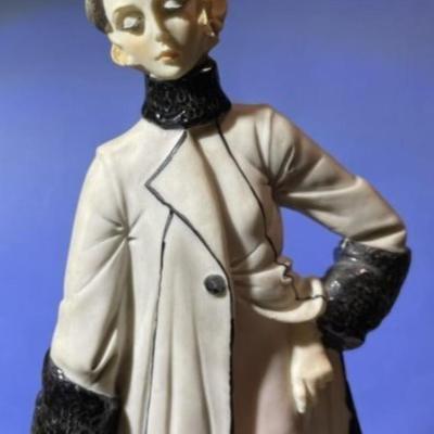 Vintage ROBERTO BRAMBILLO Italian Detailed Hand Painted Lady/Dog Sculpture/Figurine in VG Condition.