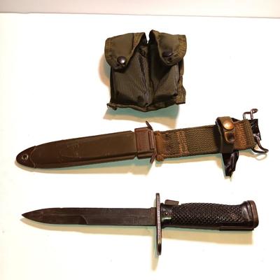 Military Issued U.S.A - U.S. Army M8A1 Bayonet, with Scabbard and nylon storage case.