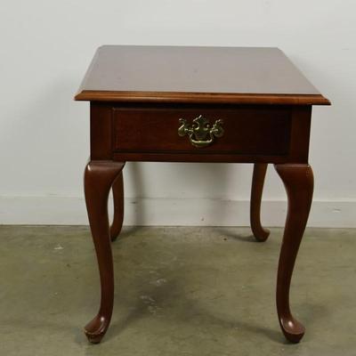 Thomasville Queen Anne Style One Drawer Side Table