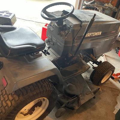 Craftsman Riding lawn mower tractor