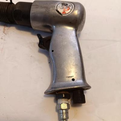 Pneumatic air hammer