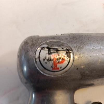 Pneumatic air hammer