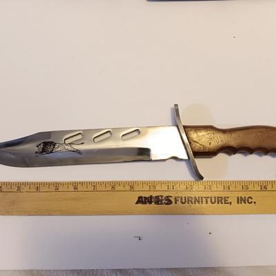 Pakistan Stainless marked Lion printed on blade -wooden handled Piggyback hunting knife set.