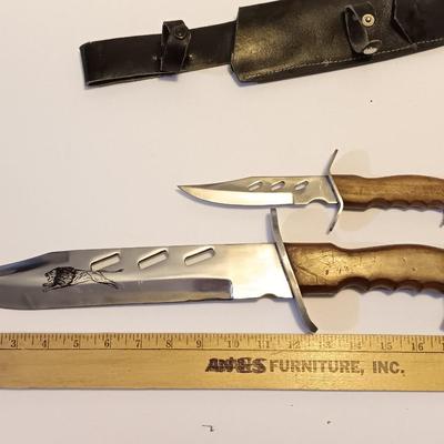 Pakistan Stainless marked Lion printed on blade -wooden handled Piggyback hunting knife set.