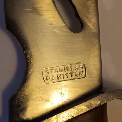 Pakistan Stainless marked Lion printed on blade -wooden handled Piggyback hunting knife set.
