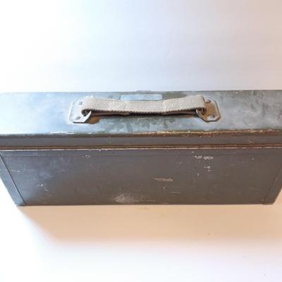 Military issued Early WWII CAL 30 M1A1 Ammunition chest - Metal Ammo portable storage box