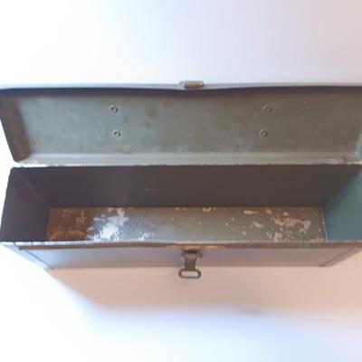 Military issued Early WWII CAL 30 M1A1 Ammunition chest - Metal Ammo portable storage box