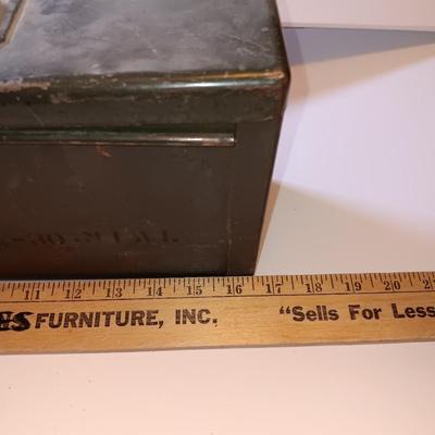 Military issued Early WWII CAL 30 M1A1 Ammunition chest - Metal Ammo portable storage box