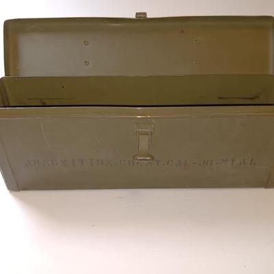 Military issued Early WWII CAL 30 M1A1 Ammunition chest - Metal Ammo portable storage box