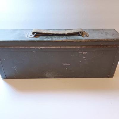 Military issued Early WWII CAL 30 M1A1 Ammunition chest - Metal Ammo portable storage box