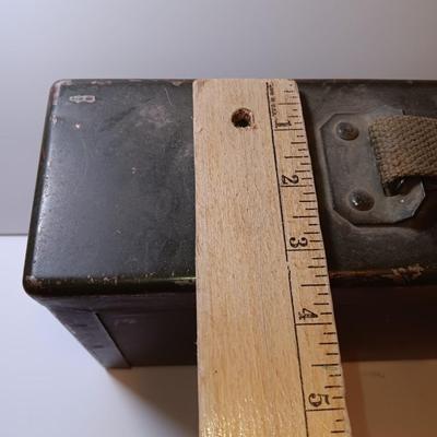 Military issued Early WWII CAL 30 M1A1 Ammunition chest - Metal Ammo portable storage box