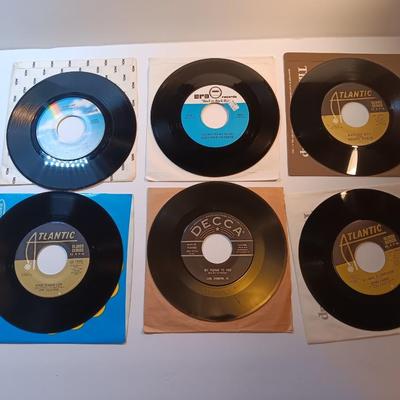 Vinyl albums - 45's Dicky doo - Bobby Darin - Carl Dobkins- The Clovers -