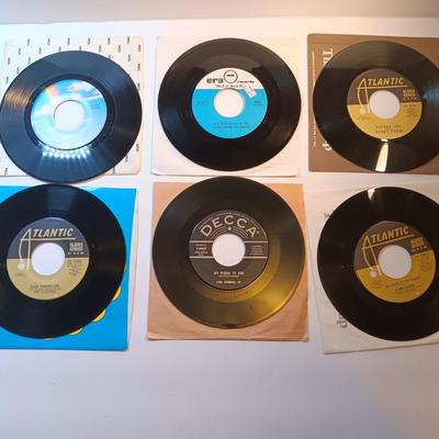 Vinyl albums - 45's Dicky doo - Bobby Darin - Carl Dobkins- The Clovers -