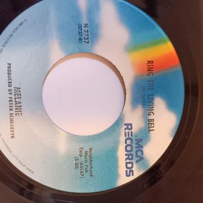 Vinyl albums 45's record - Little river band - Barry Manilow - Melanie - Monotones - Megatons - teen beat