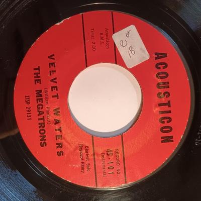 Vinyl albums 45's record - Little river band - Barry Manilow - Melanie - Monotones - Megatons - teen beat