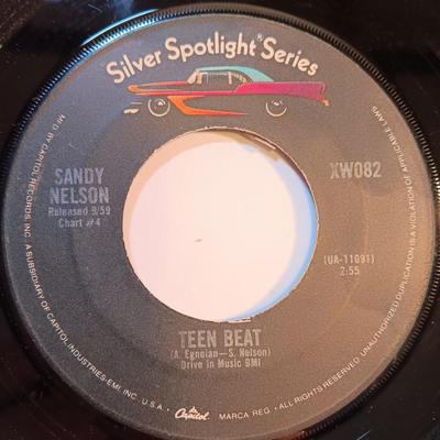 Vinyl albums 45's record - Little river band - Barry Manilow - Melanie - Monotones - Megatons - teen beat