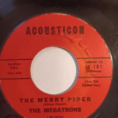 Vinyl albums 45's record - Little river band - Barry Manilow - Melanie - Monotones - Megatons - teen beat