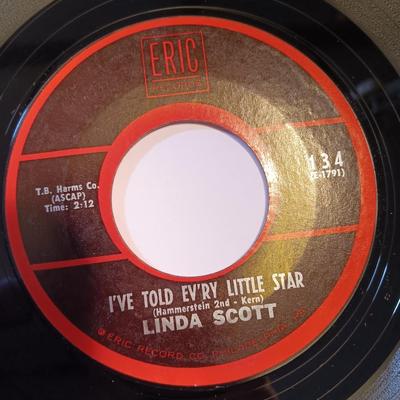Vinyl albums 45's record - Sammy Salvo - Linda Scott - The shepherd sisters - Paul Simon and more