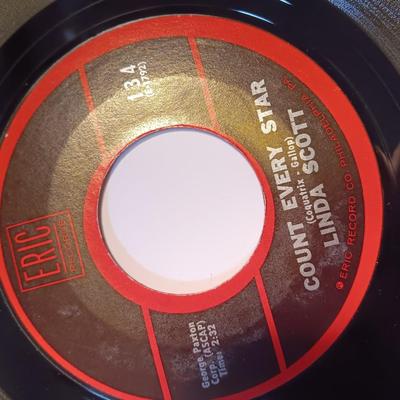 Vinyl albums 45's record - Sammy Salvo - Linda Scott - The shepherd sisters - Paul Simon and more