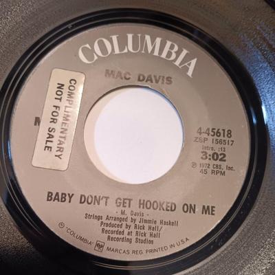 Vinyl albums 45's record -Donna summers - Bette Midler - Mac Davis