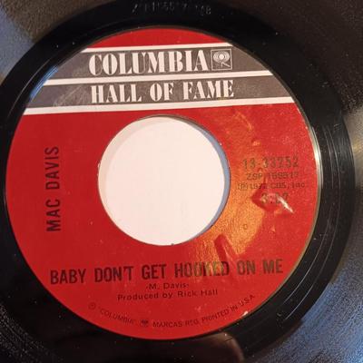 Vinyl albums 45's record -Donna summers - Bette Midler - Mac Davis