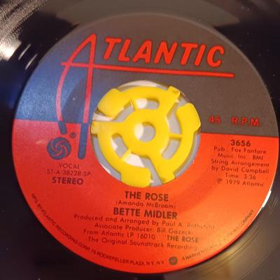 Vinyl albums 45's record -Donna summers - Bette Midler - Mac Davis