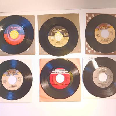 Vinyl albums 45's record -Donna summers - Bette Midler - Mac Davis