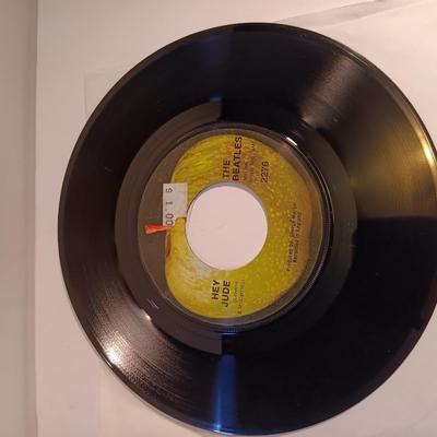 Vinyl albums 45's record - The Beatles & The Beach Boys