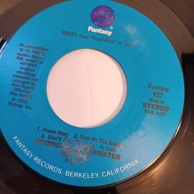 Vinyl albums 45's record - Creedence Clearwater Revival & Chicago