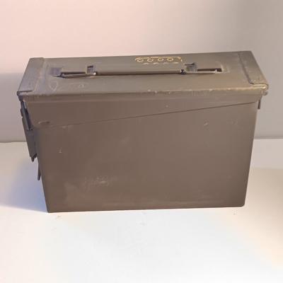 Military issued 192 CAL 30 Cartridges Ball M2 in 8RD Clips Bandoleers LOT LC 42351 Ammunition chest