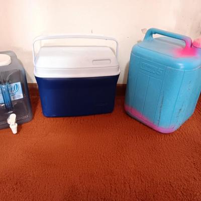Small clean cooler with two water containers