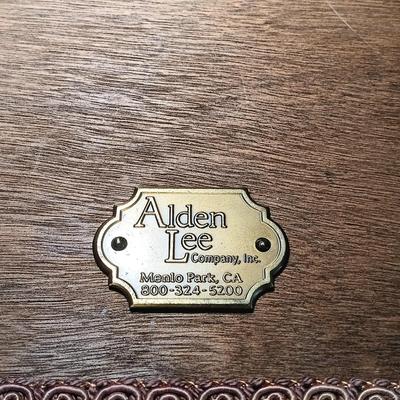 LOT 3L: Set of 6 Alden Lee Company Inc. Musician Stools - Monday Pick-up
