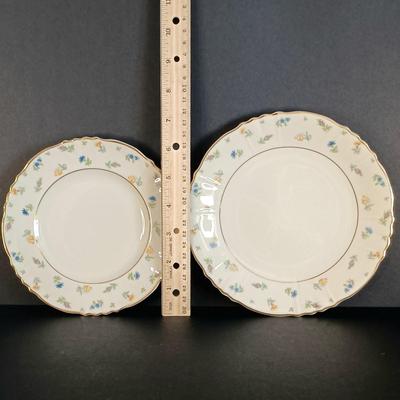 LOT 10L: Federal Shape Syracuse China with Gold Rimmed Wine Glasses