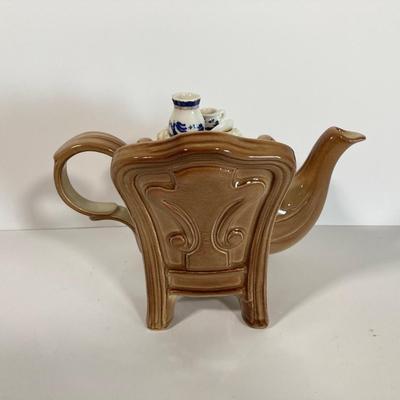 LOT 49D: Collection of Vintage Table Linens, Decorative Tea Pots (Royal Doulton 