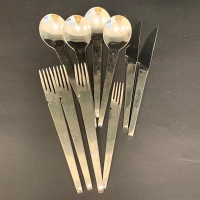 LOT 53K: Collection of Mikasa GK509/599 Millenium Silverware with Tempo Eighty Dish Set