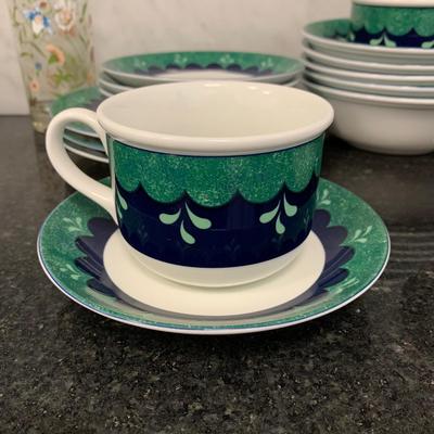 LOT 56K: Casual Images by Lenox Bedazzle-Emerald Dishware and Wildflower Glasses