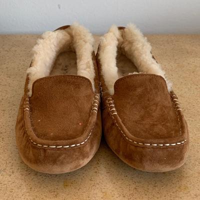 LOT 119B: Ugg Moccasins With Box, Ugg Gloves And Ugg Hat
