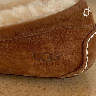 LOT 119B: Ugg Moccasins With Box, Ugg Gloves And Ugg Hat