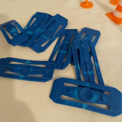 Mario Kart Hot Wheels Track Set Plus Assorted Matchbox & Hot Wheels Cars (B2-BBL)