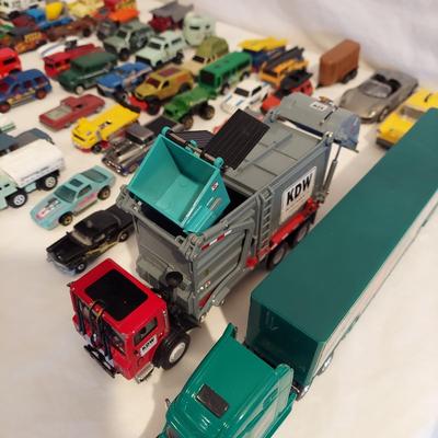Mario Kart Hot Wheels Track Set Plus Assorted Matchbox & Hot Wheels Cars (B2-BBL)