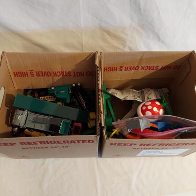 Mario Kart Hot Wheels Track Set Plus Assorted Matchbox & Hot Wheels Cars (B2-BBL)