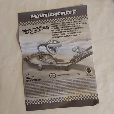 Mario Kart Hot Wheels Track Set Plus Assorted Matchbox & Hot Wheels Cars (B2-BBL)