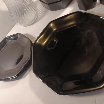 FRANCE Black octagon dish set with large flower vase