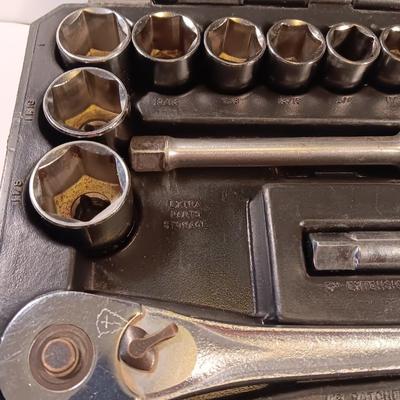 Craftsman Ratchet and socket set in molded organizing box