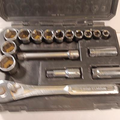 Craftsman Ratchet and socket set in molded organizing box