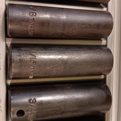 Deep socket set in molded organizing box