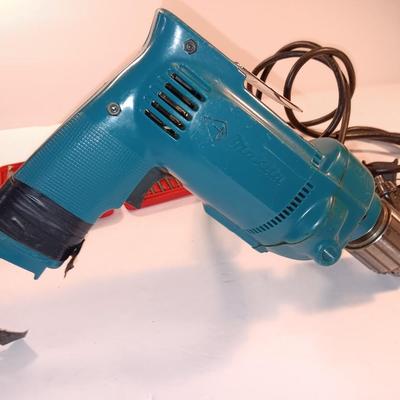Makita 1/2" electric drill with assortment of drill bits