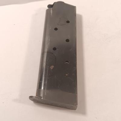Colt 1911 45 Auto magazine holds 8 rounds