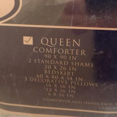 Monroe Queen Size Comforter Set (C)